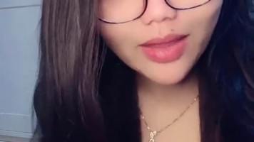 Nayasa Berkacamata Nekat Jilat Pelintir Uting HOT51