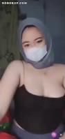 Cewek Jilbab Masker Remas Susu