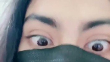 Zarah Jilbab Buka2an Pamer Uting