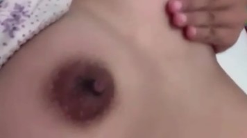 Nana Sari Mainin Toket di Apk Livu